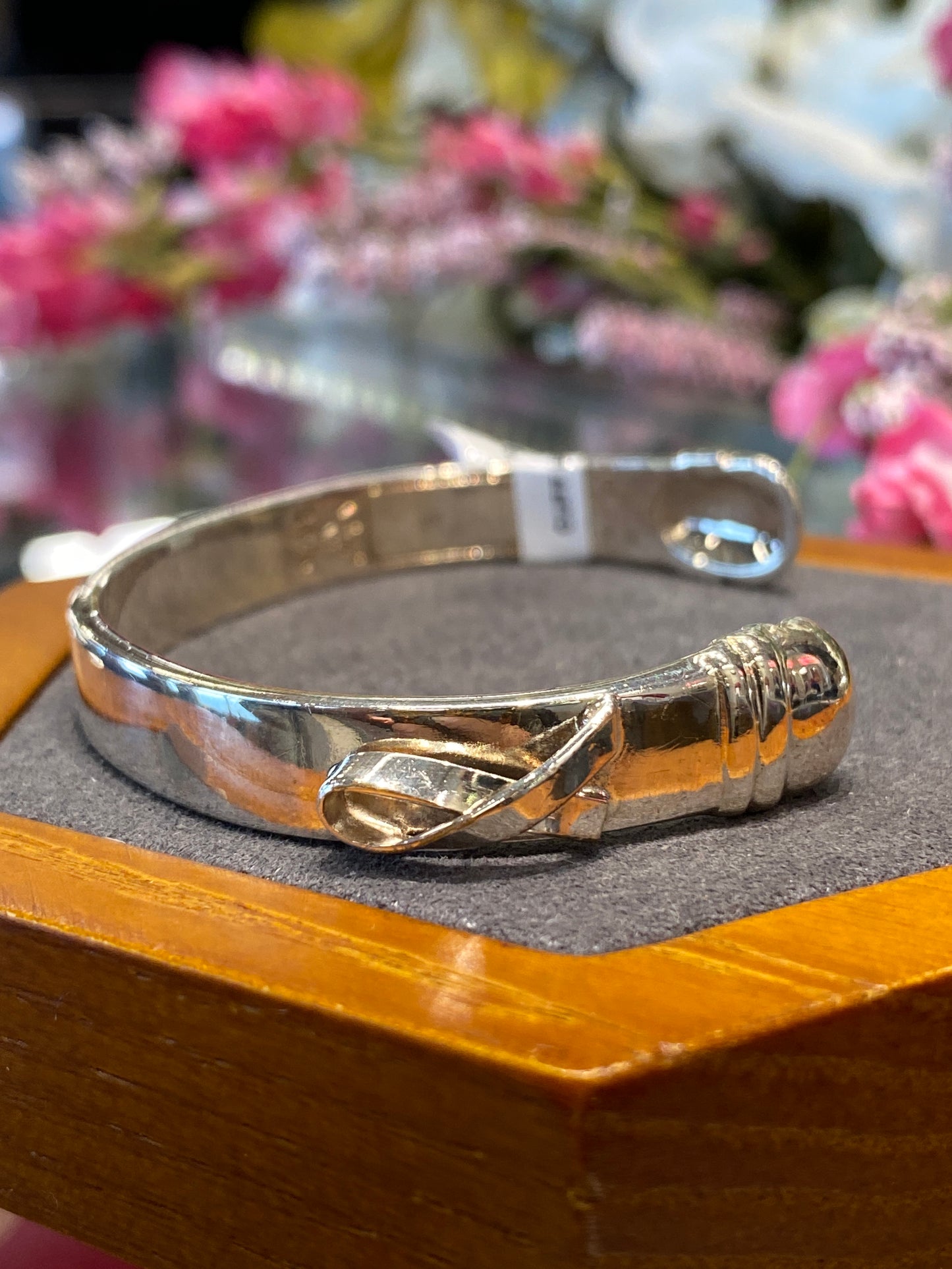 Silver Cuff Bracelet With Ribbon Design