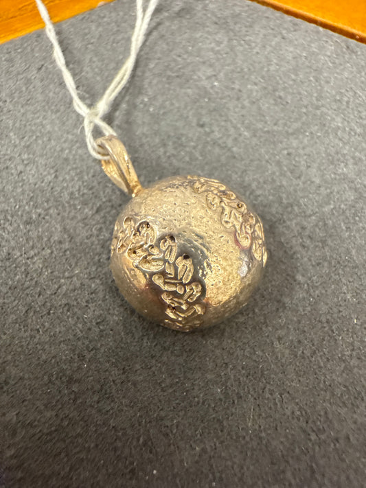 Silver charm