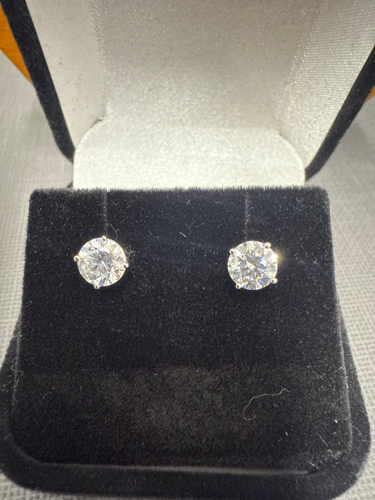 White gold studs