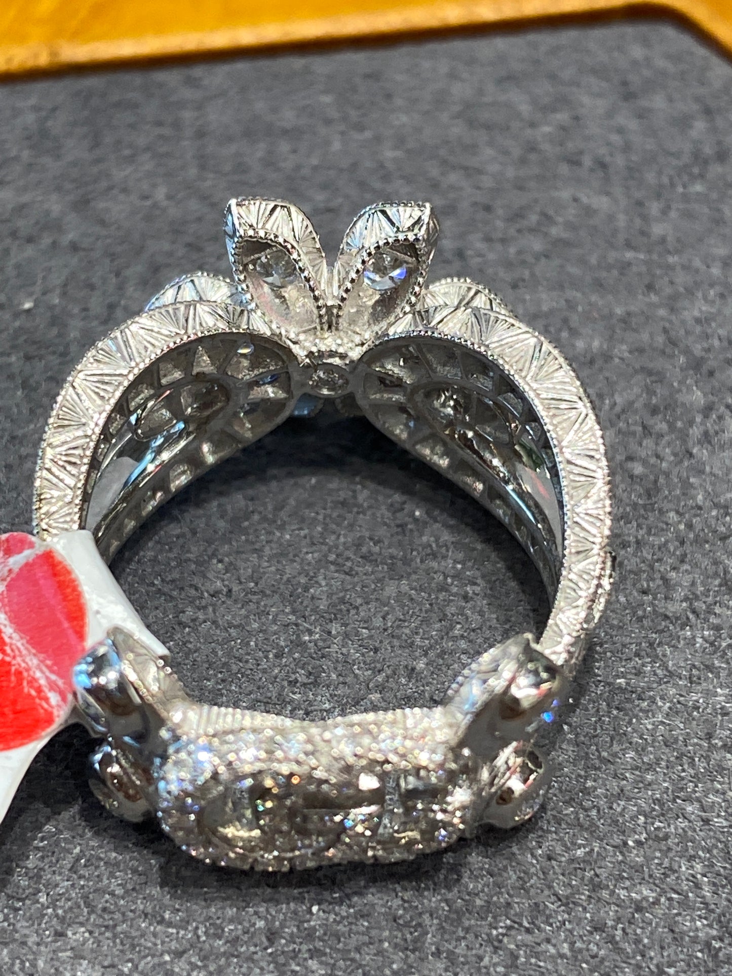 18k White Gold Diamond Gucci Ring