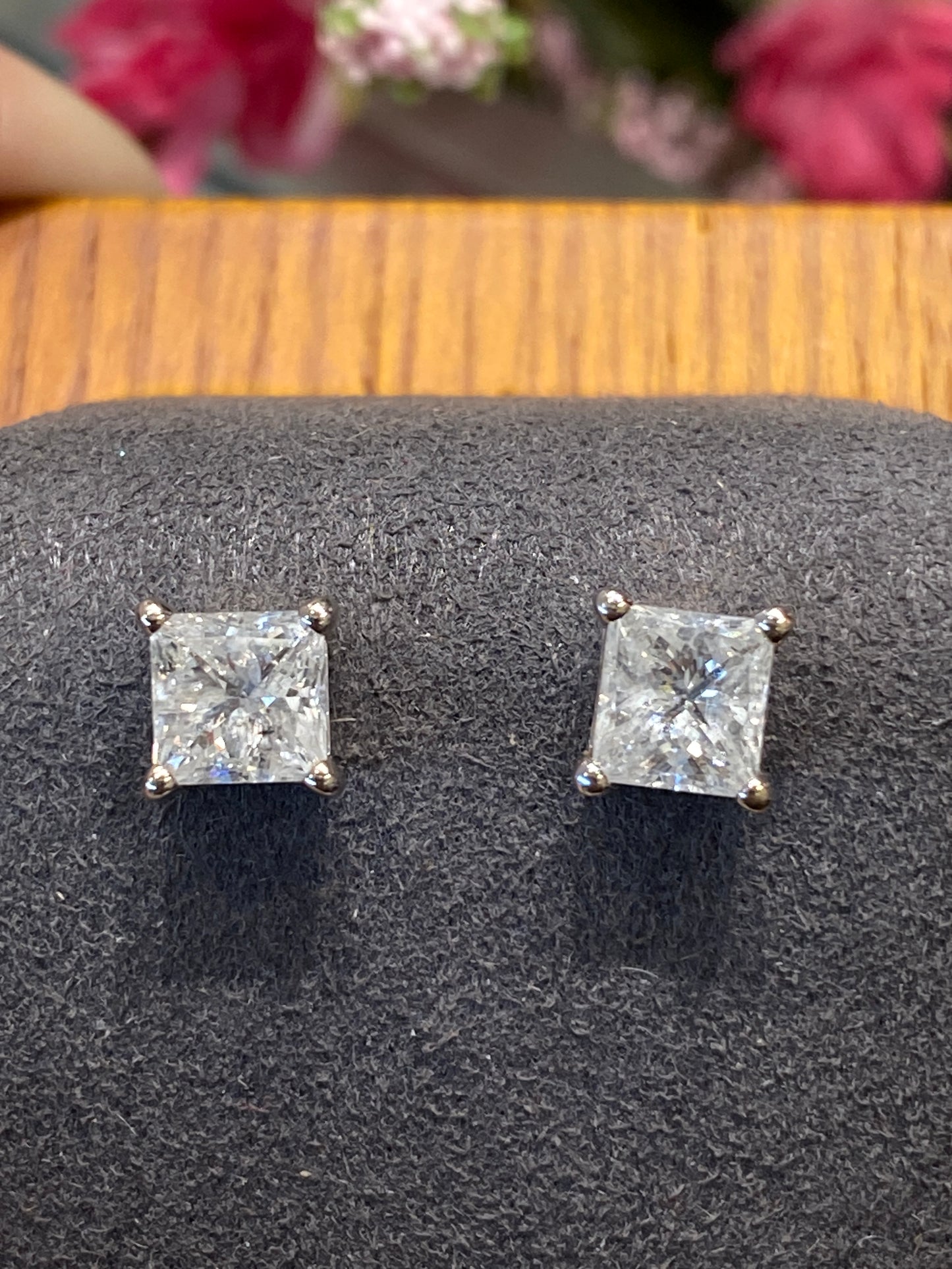 14k White Gold Diamond Stud Earrings