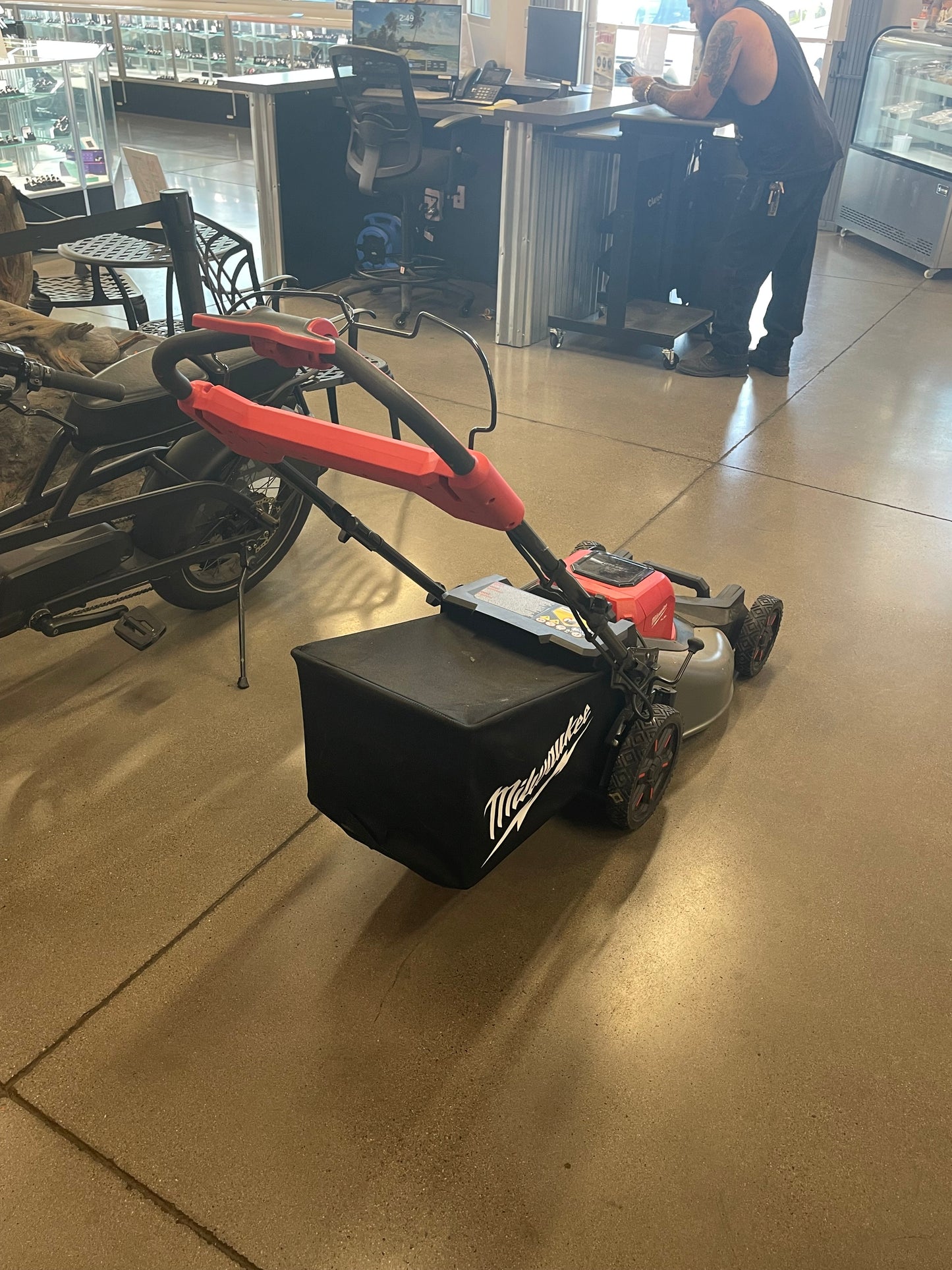 Cordless Milwaukee Lawnmower (126691) MMP