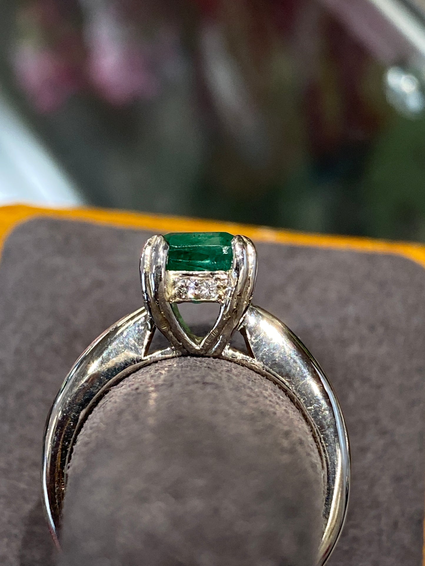 14k White Gold Emerald & Diamond Ring