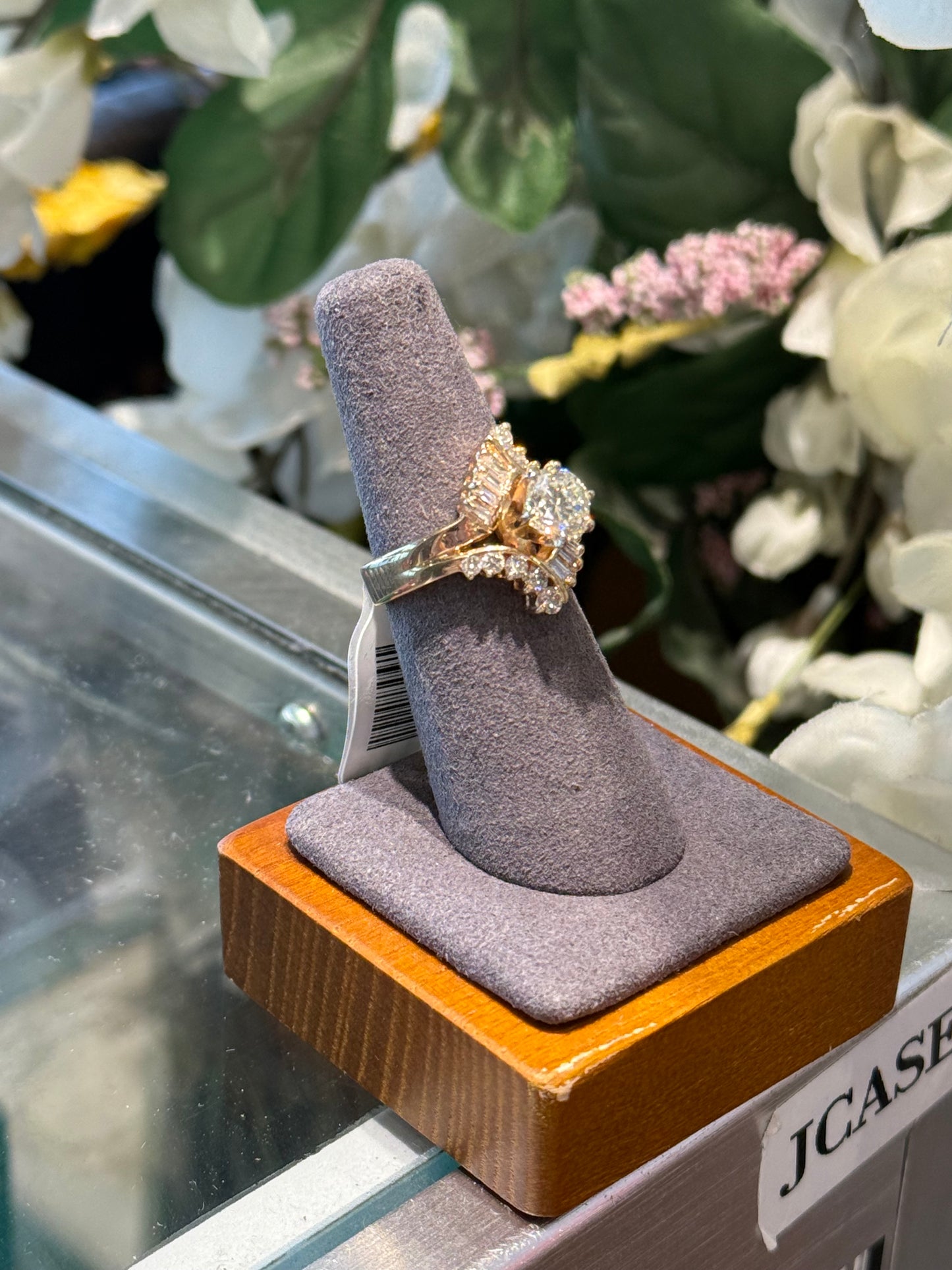 Gold diamond ring
