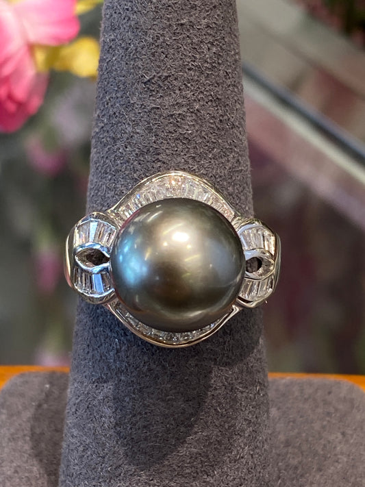 18k White Gold Pearl & Diamond Ring
