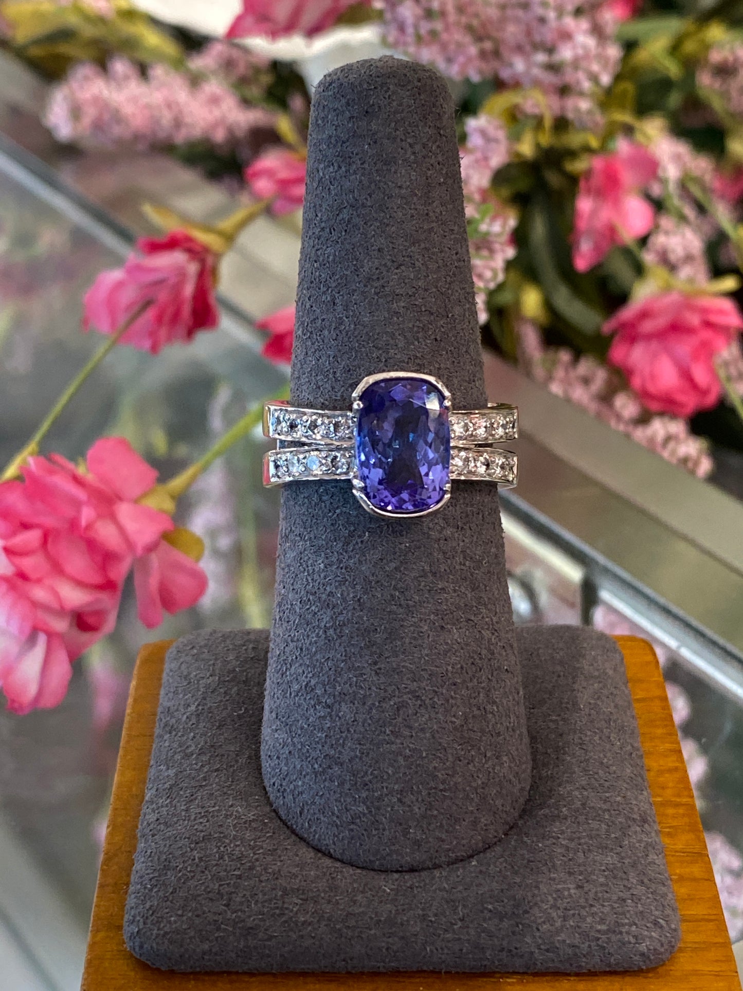 18k White Gold Tanzanite Ring
