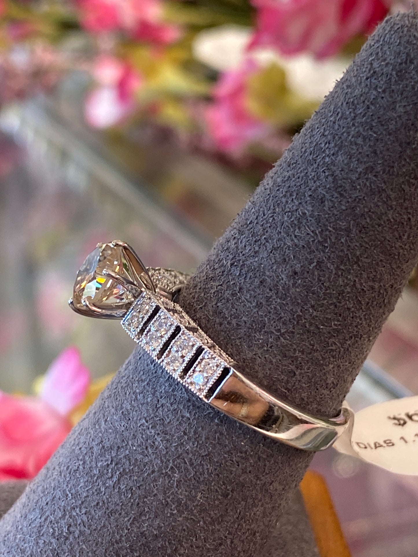 18k White Gold Diamond Engagement Ring