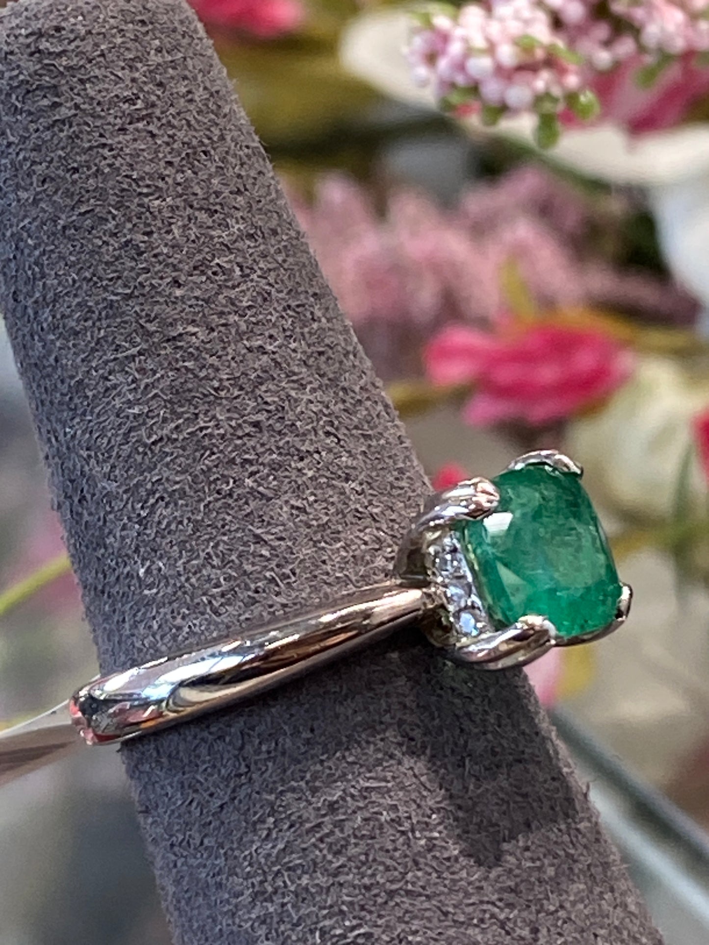 14k White Gold Emerald & Diamond Ring