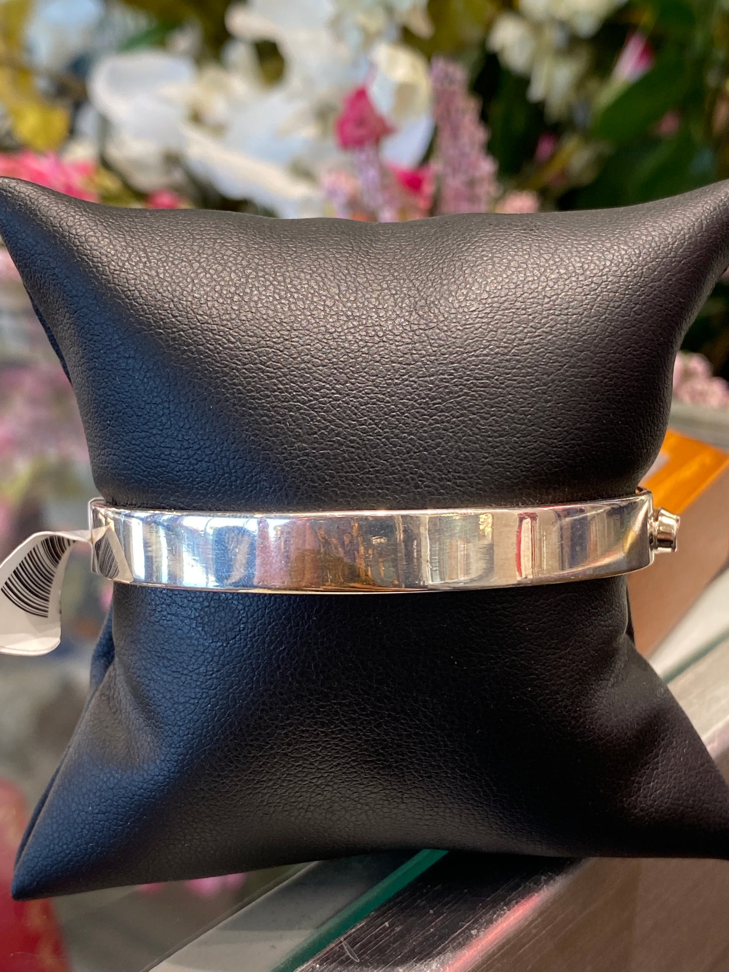 Silver Cuff Bracelet With Ribbon Design