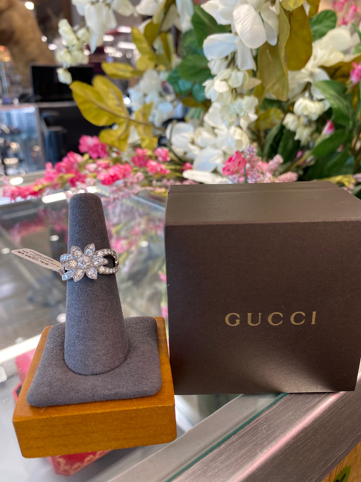 18k White Gold Diamond Gucci Ring