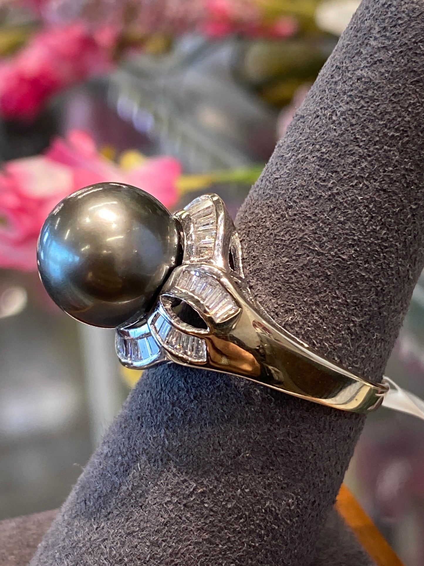 18k White Gold Pearl & Diamond Ring
