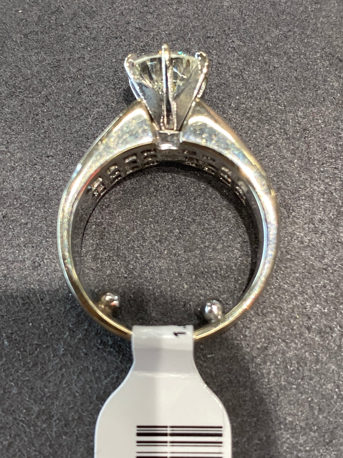 18k White Gold Diamond Engagement Ring