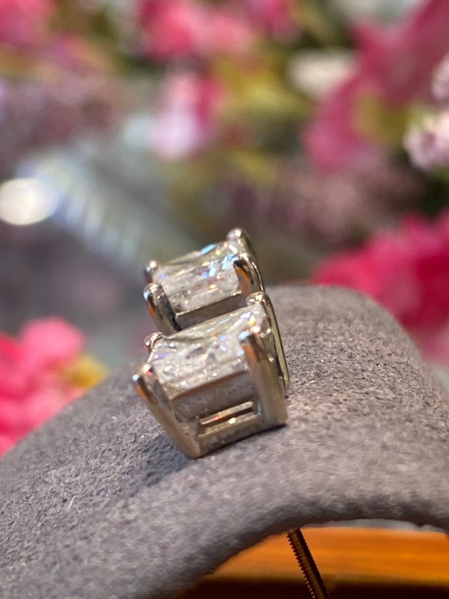 14k White Gold Diamond Stud Earrings