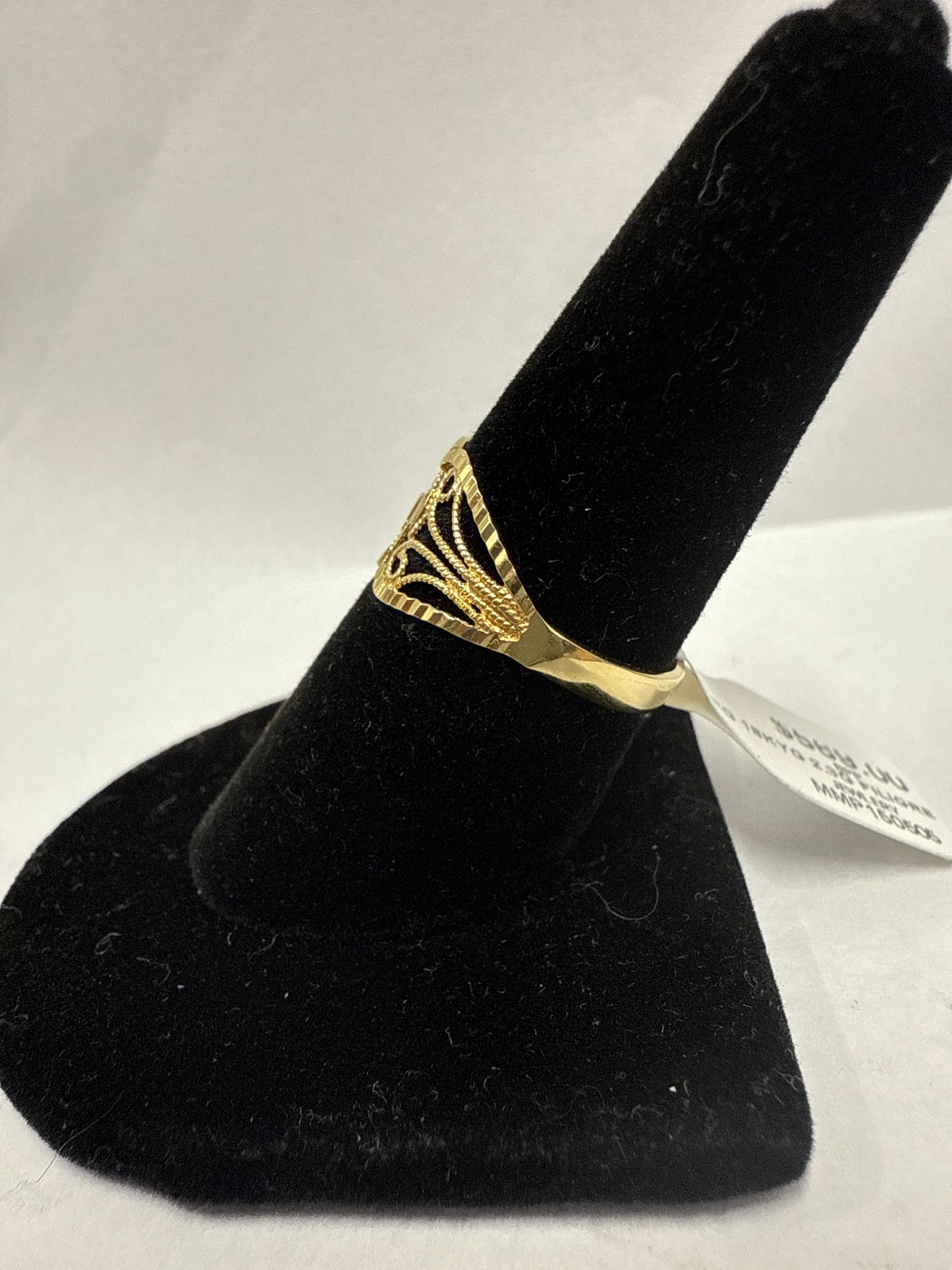 Lady’s gold ring