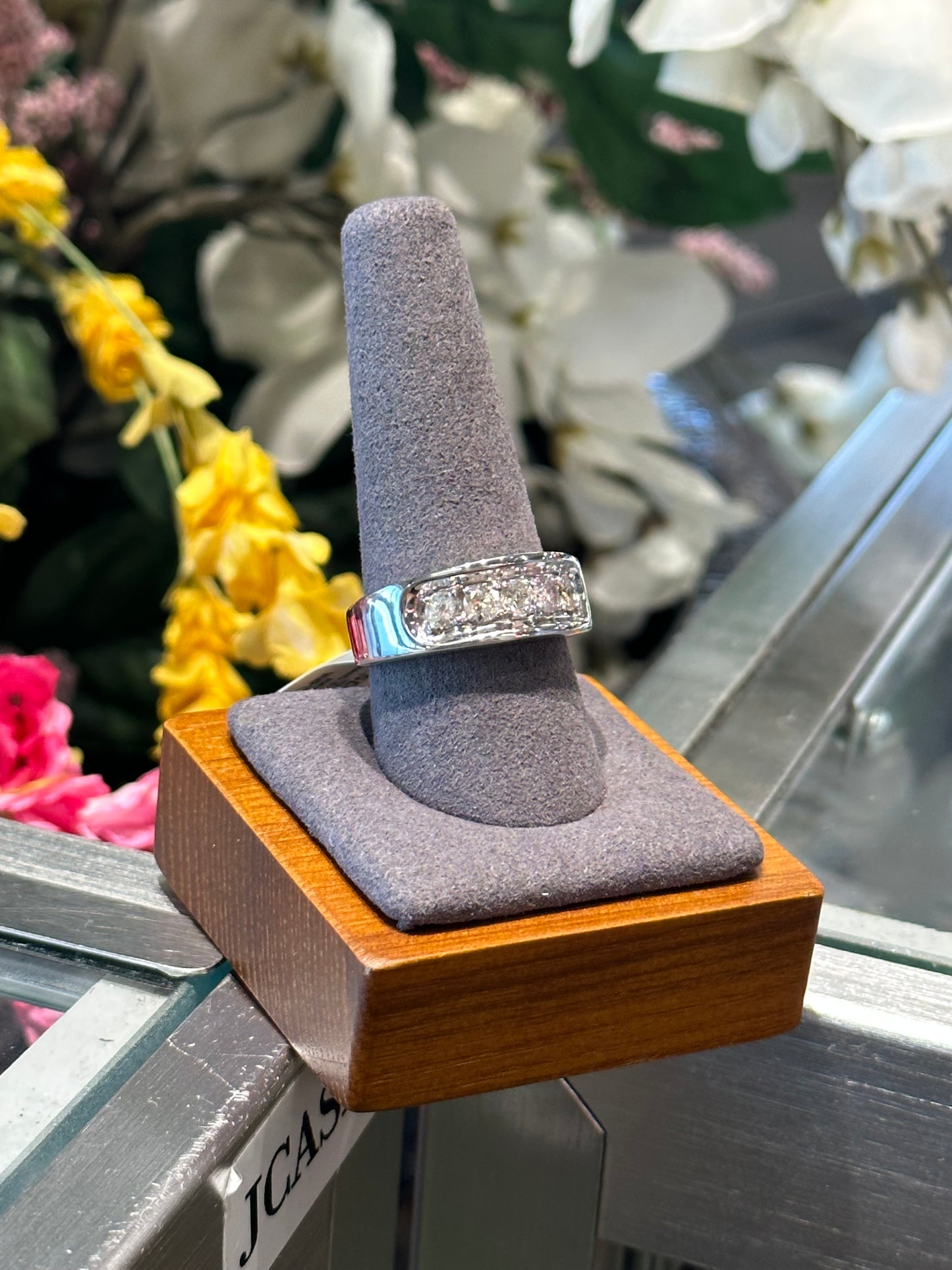 Diamond band