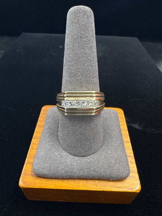Men’s gold/diamond Ring