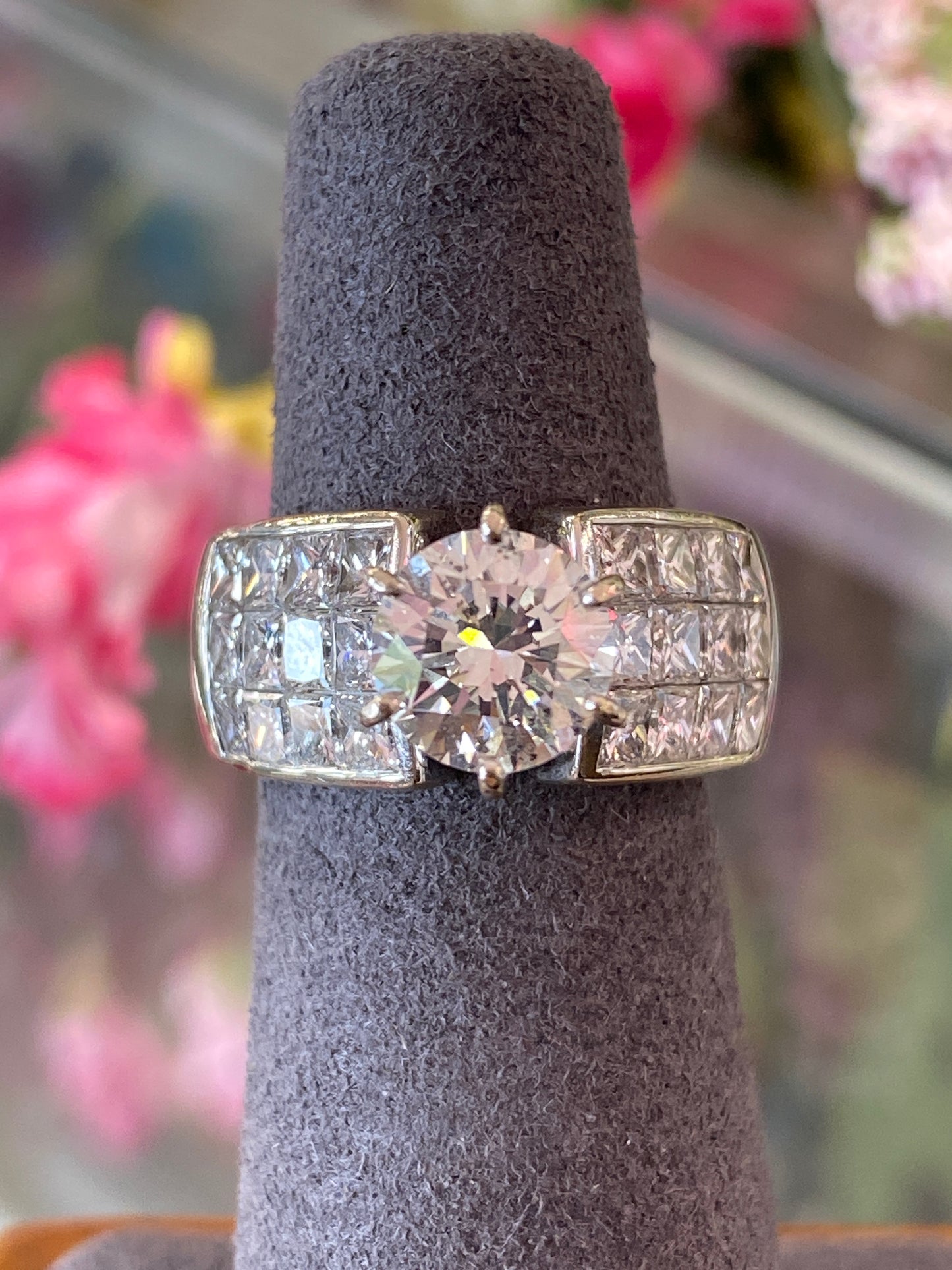 18k White Gold Diamond Engagement Ring
