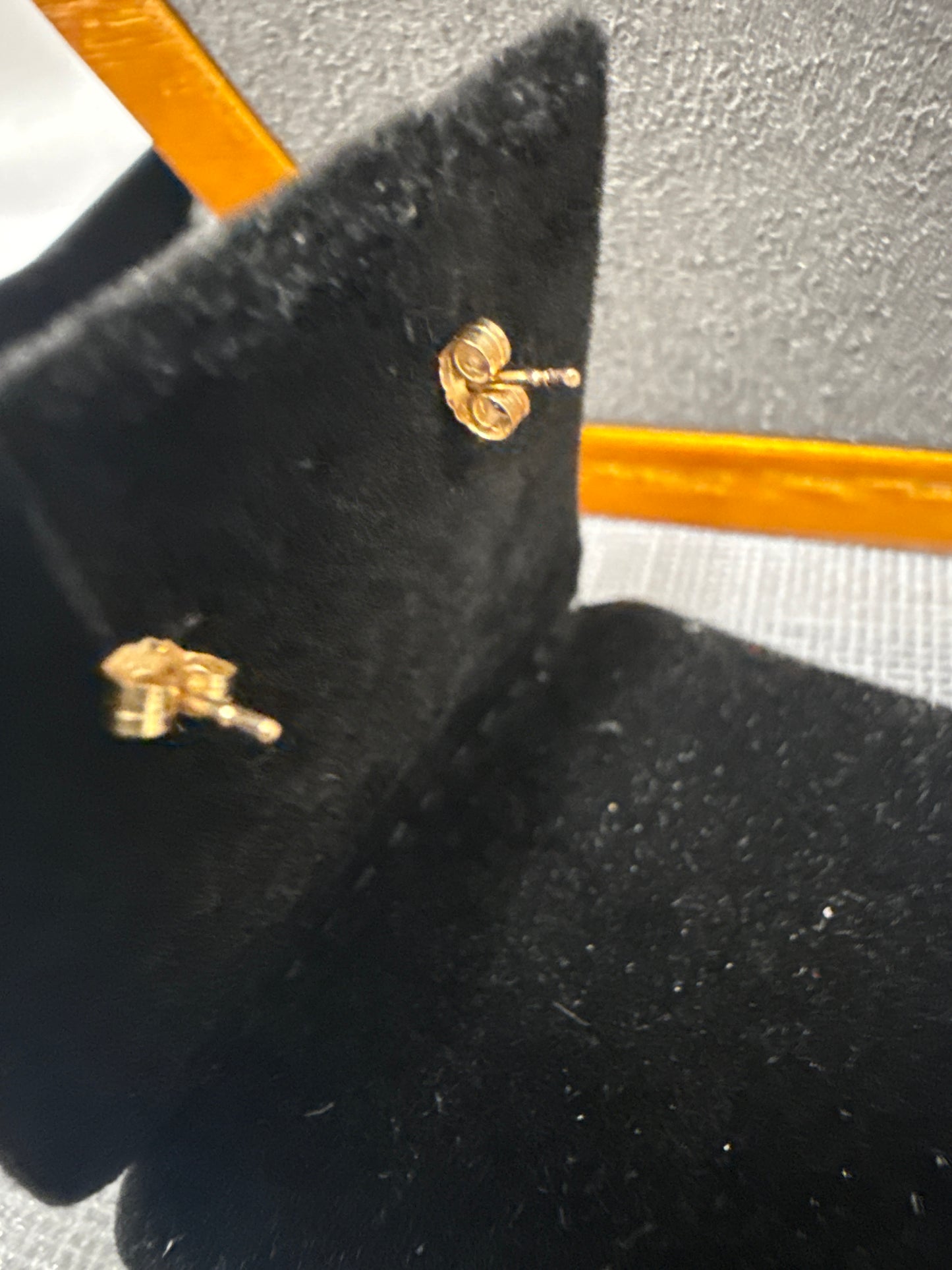 Pearl studs