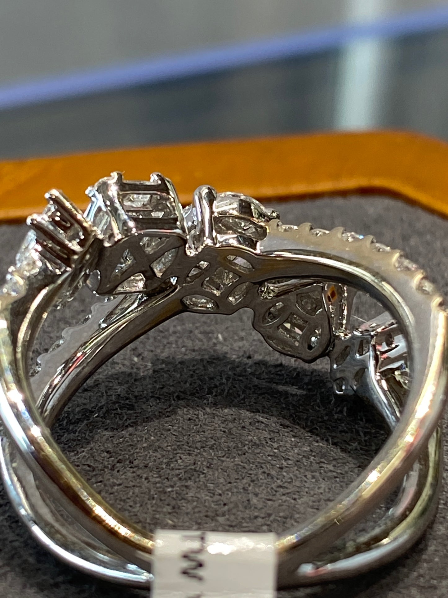 18k White Gold Diamond Ring