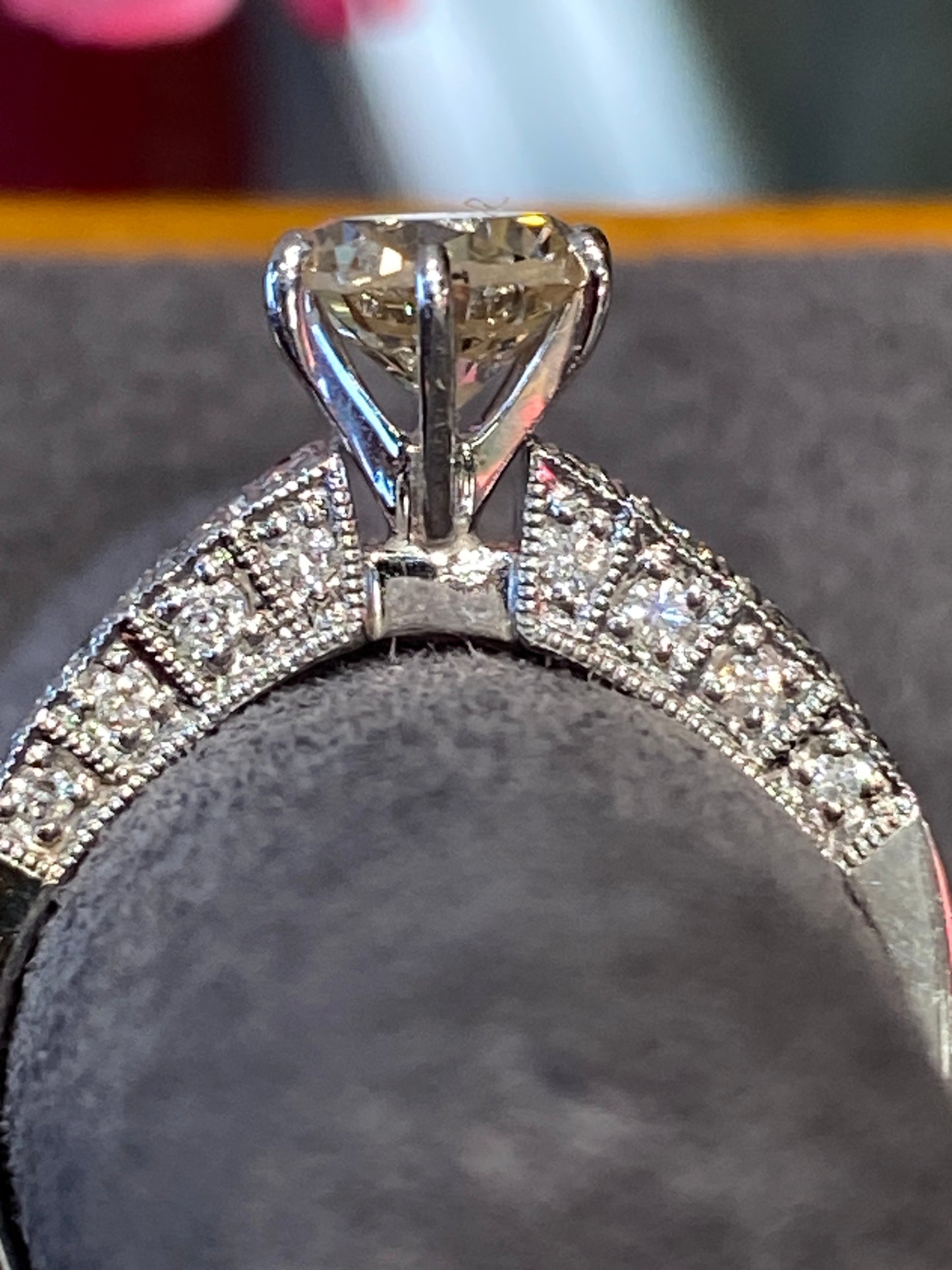 18k White Gold Diamond Engagement Ring