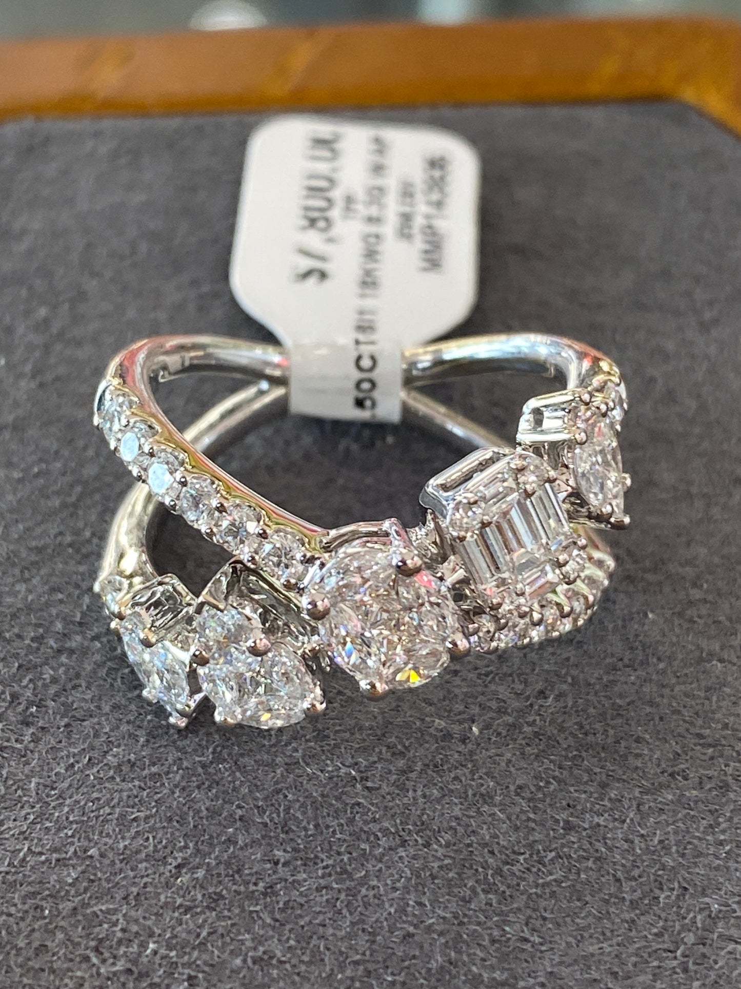 18k White Gold Diamond Ring