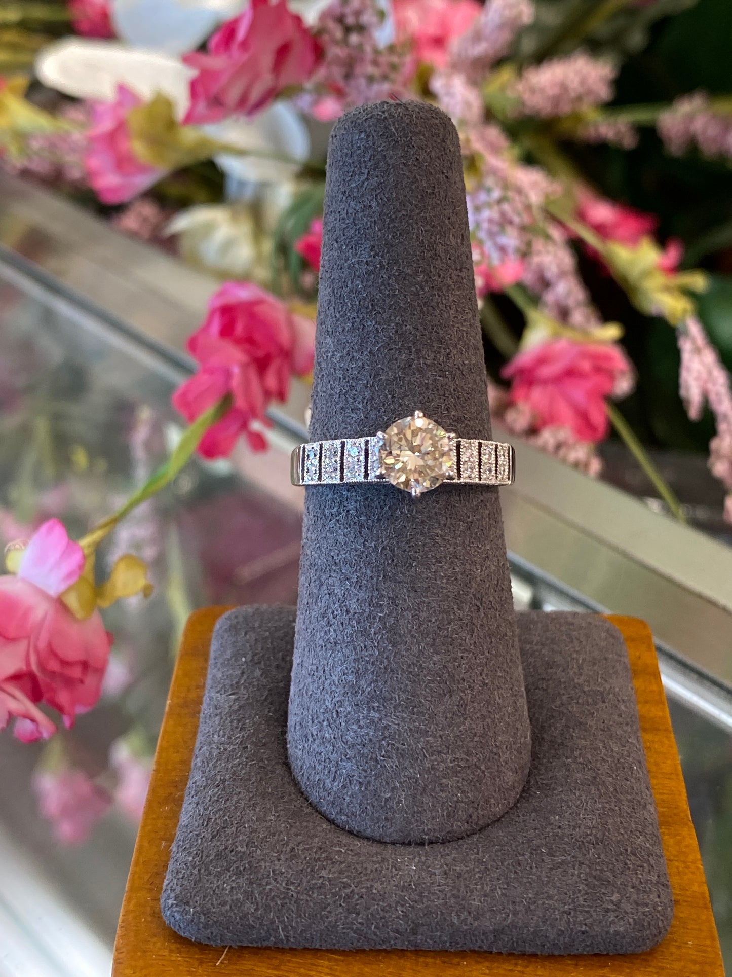 18k White Gold Diamond Engagement Ring