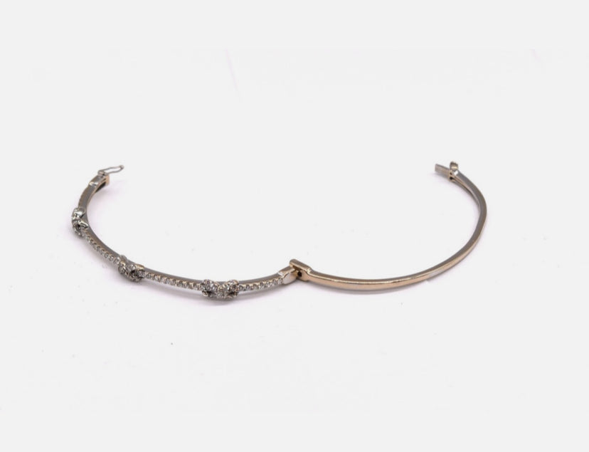 18k White Gold Diamond Bangle