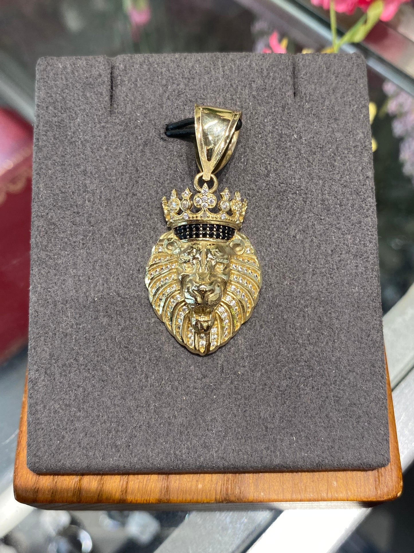 10k Yellow Gold Lion Head Pendant