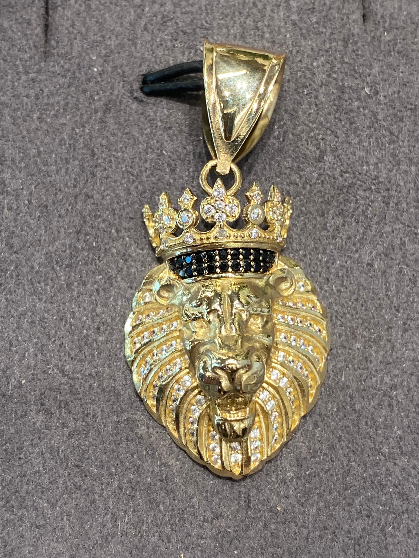 10k Yellow Gold Lion Head Pendant