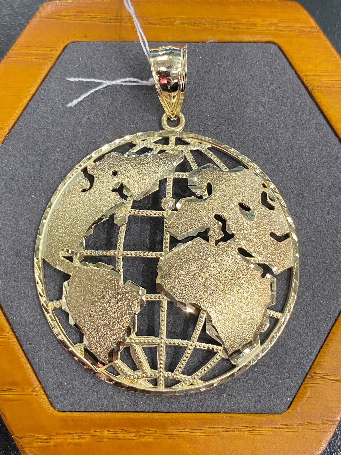 10k Yellow Gold Globe Pendant