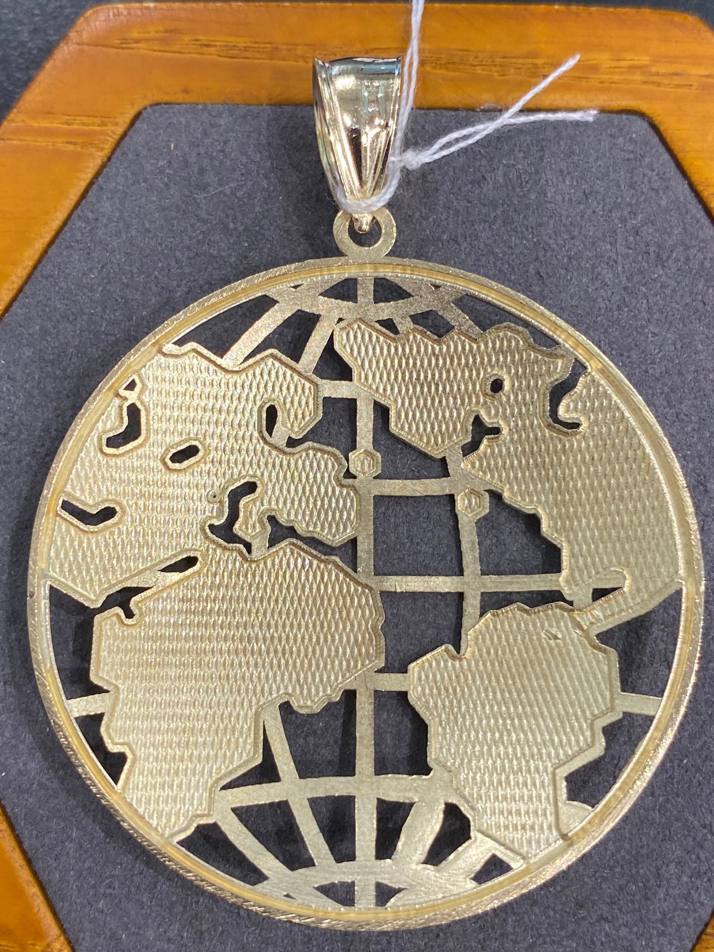 10k Yellow Gold Globe Pendant