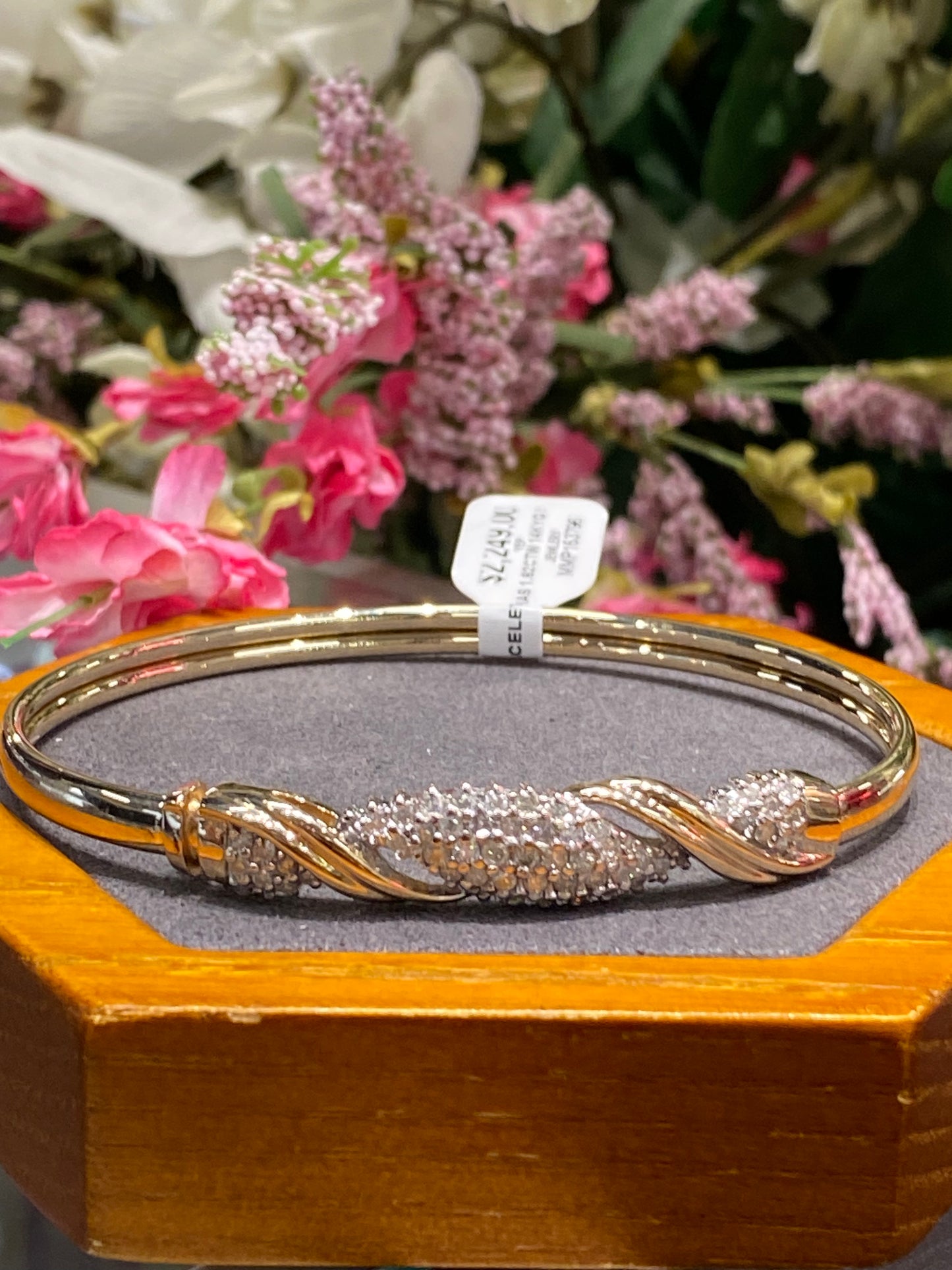 14k Yellow Gold Diamond Bangle