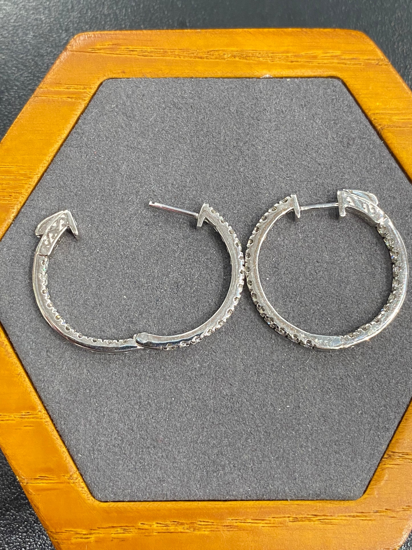 10k White Gold Diamond Hoop Earring’s