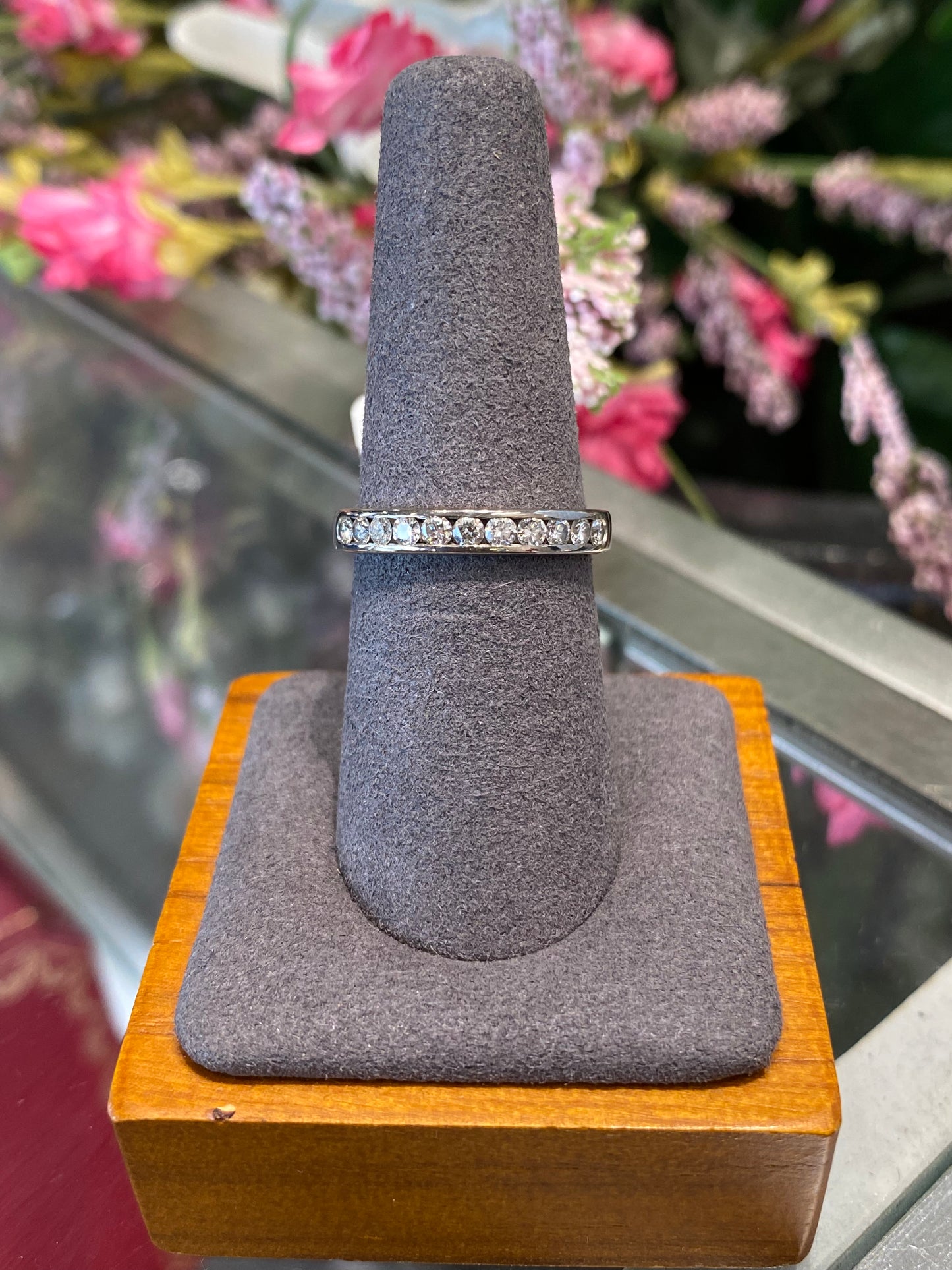 18k White Gold Diamond Band