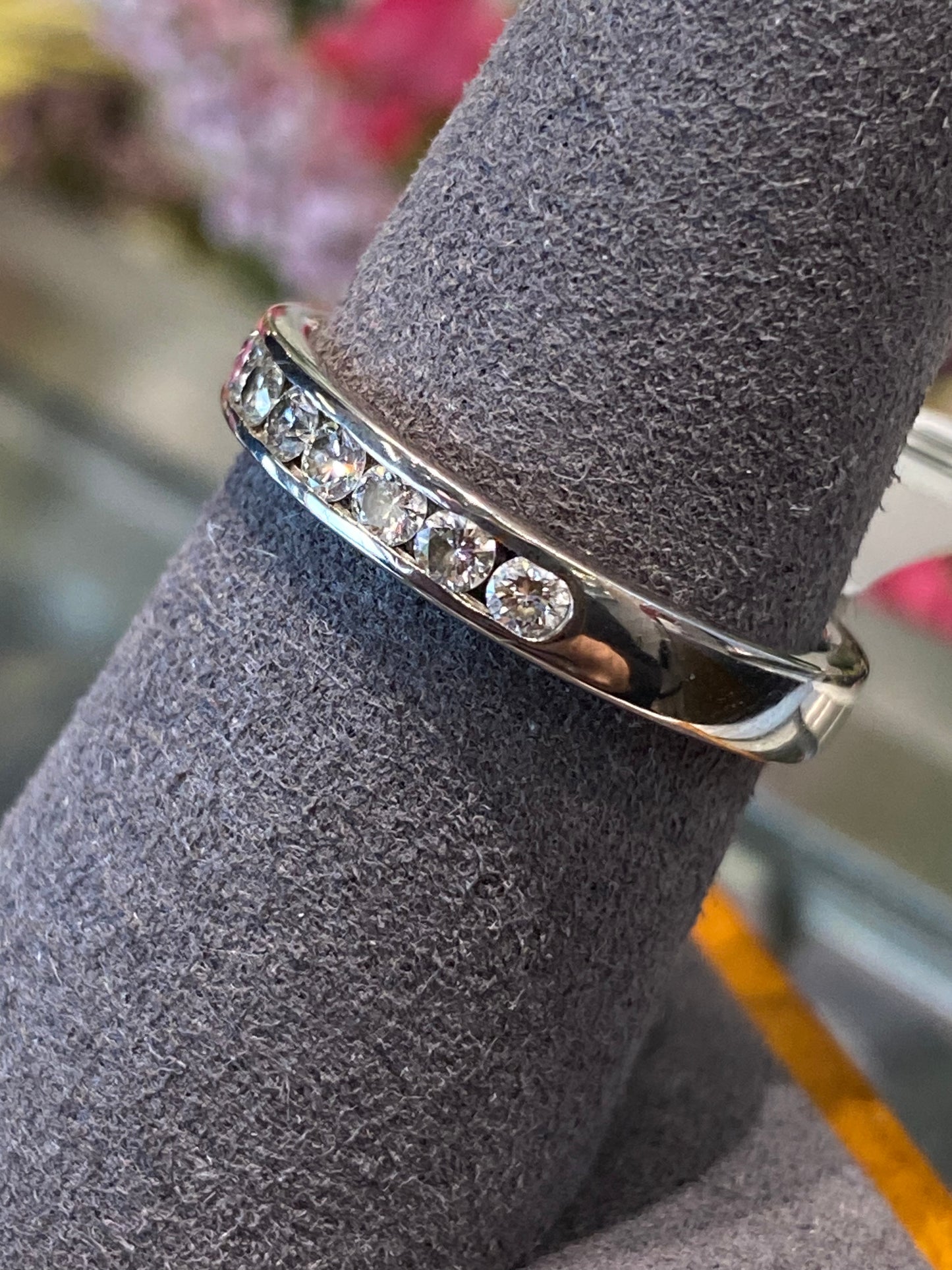 18k White Gold Diamond Band