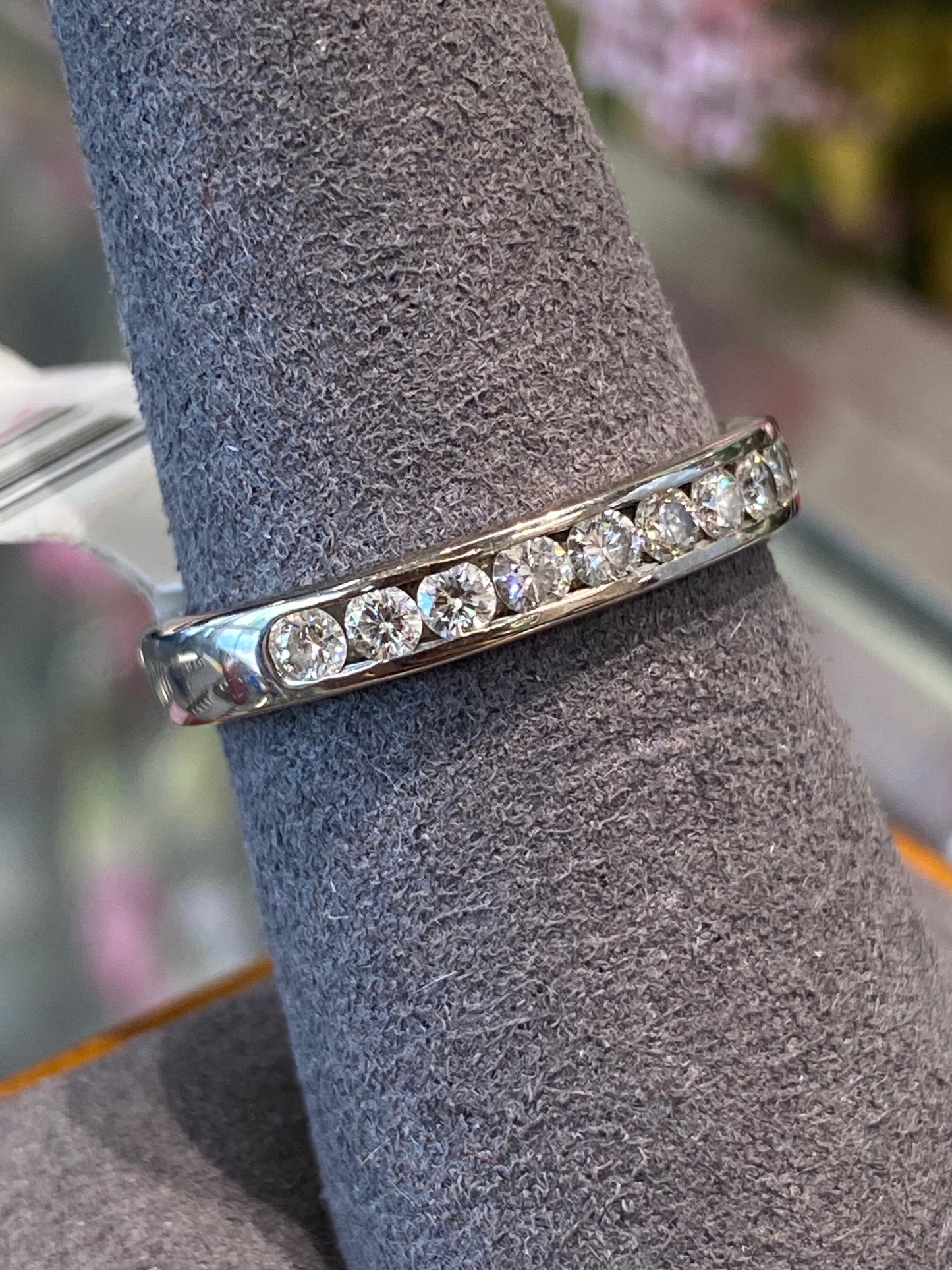 18k White Gold Diamond Band