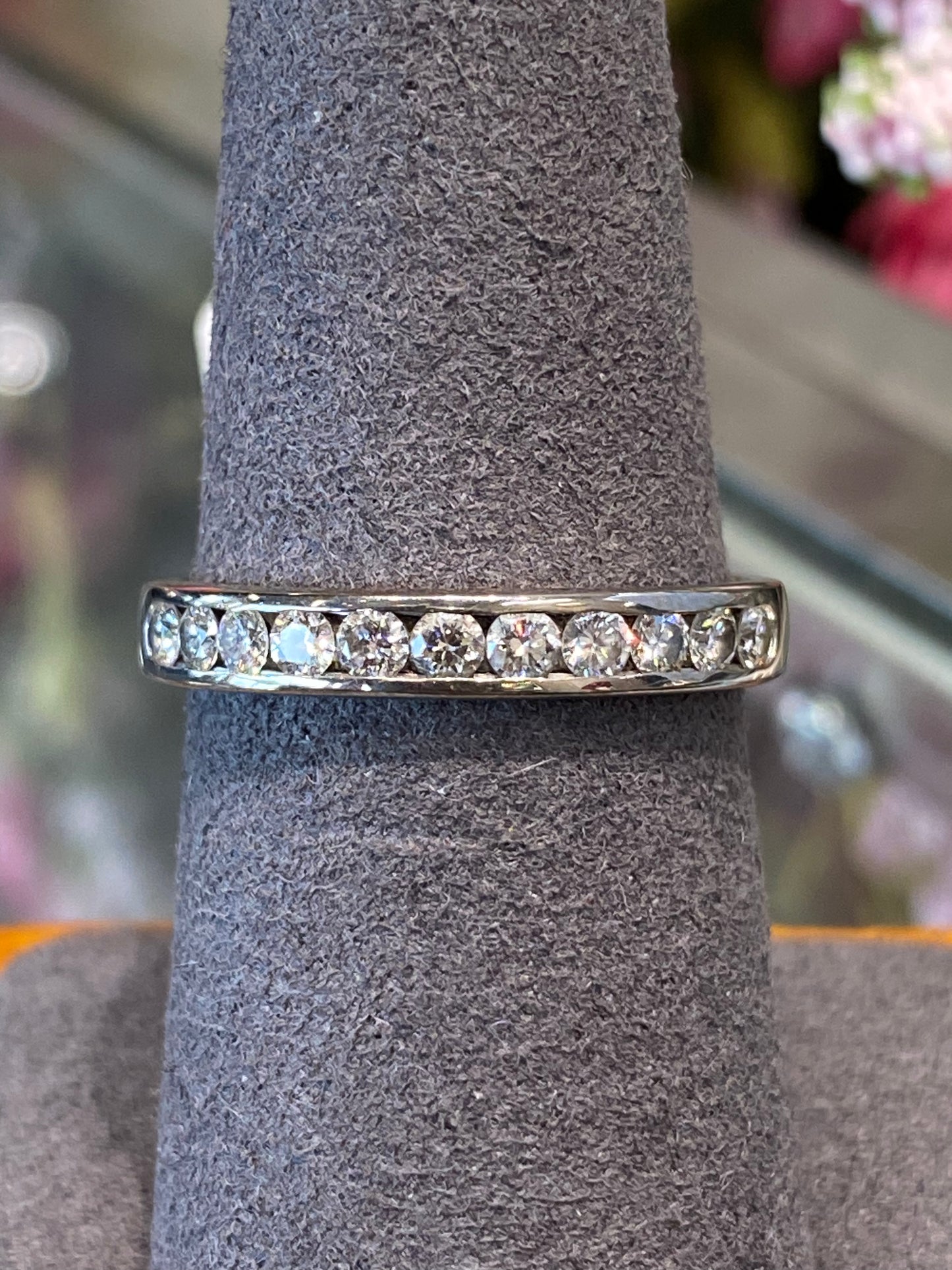 18k White Gold Diamond Band