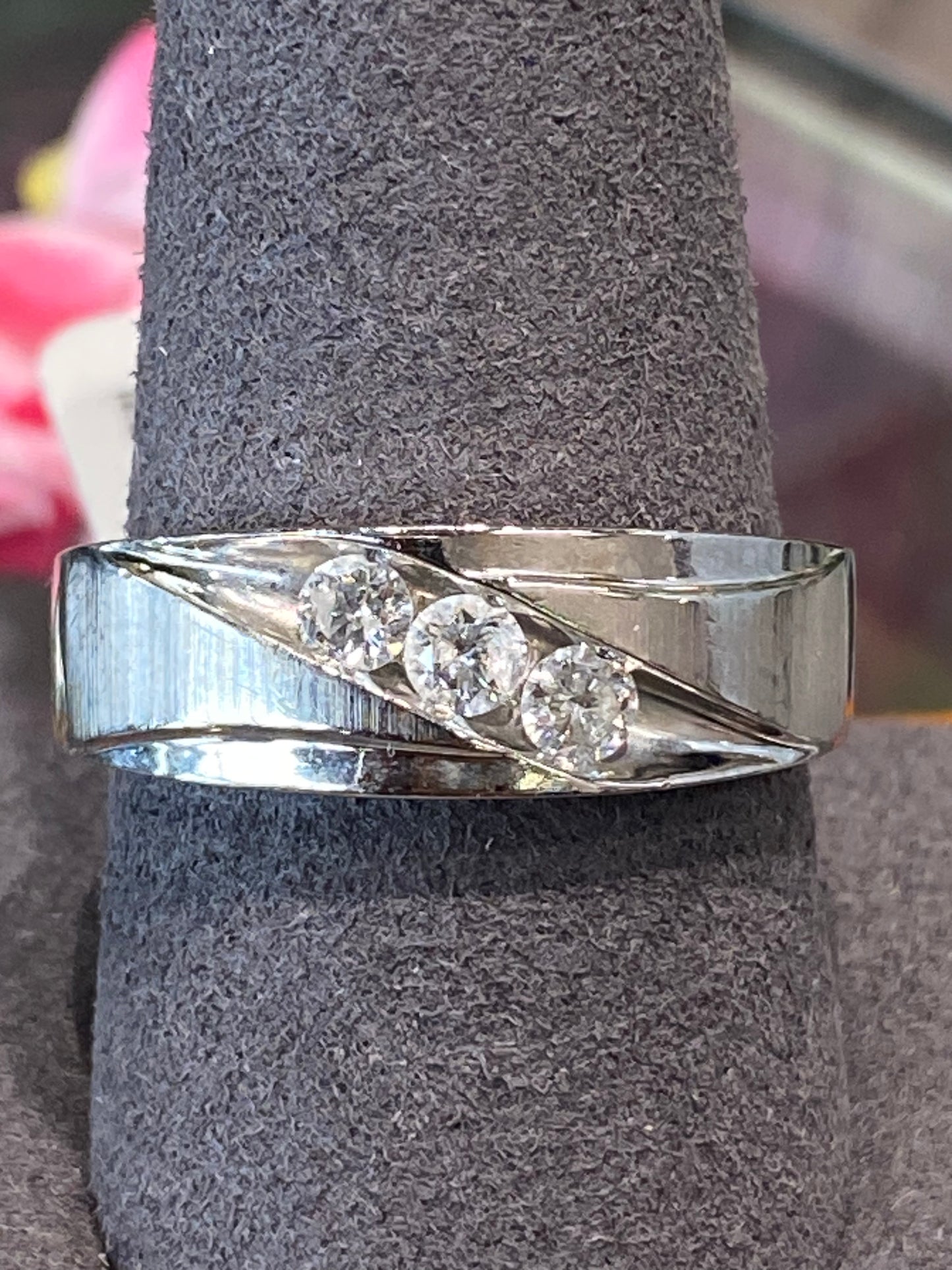10k White Gold Diamond Band
