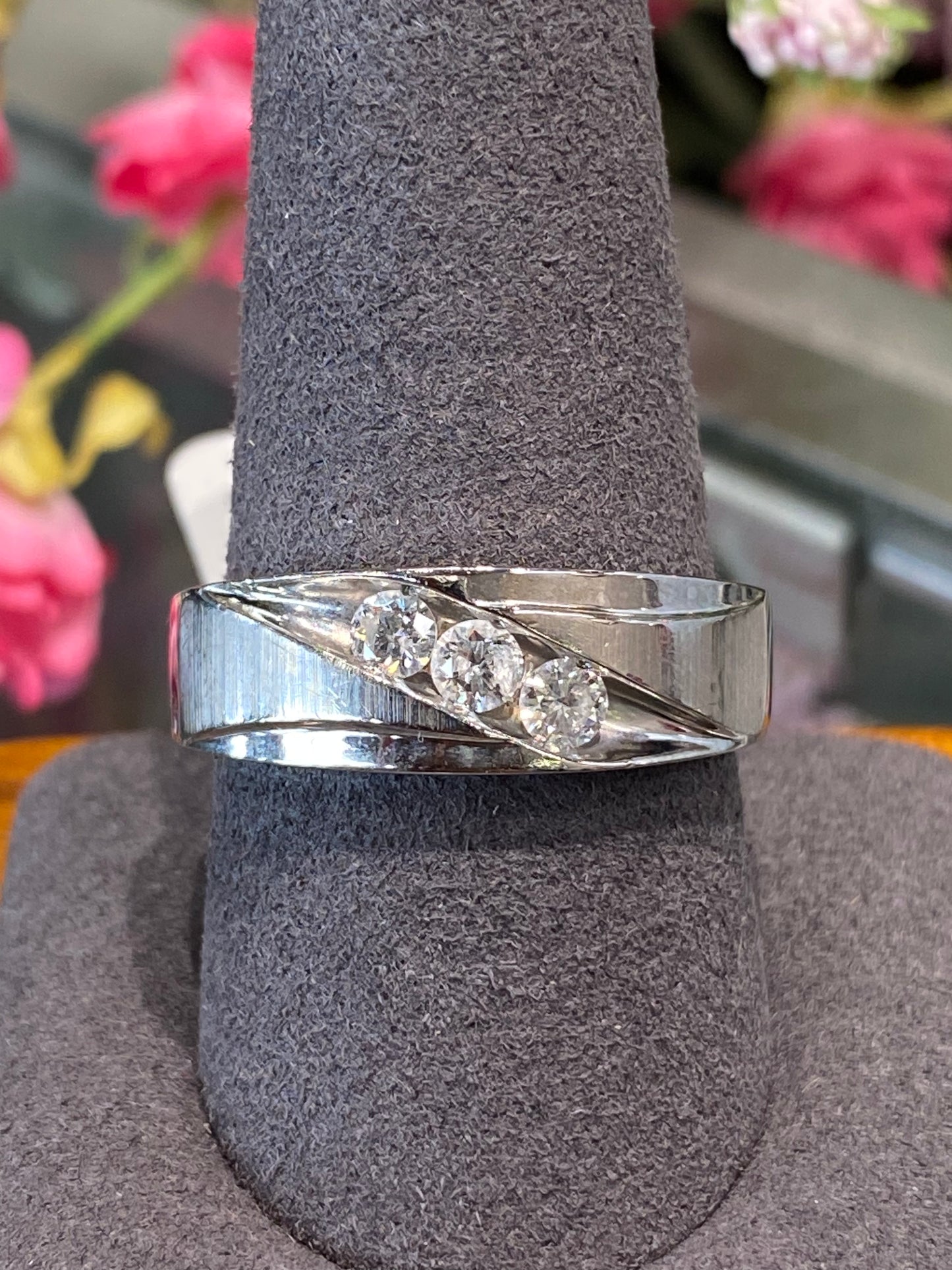 10k White Gold Diamond Band
