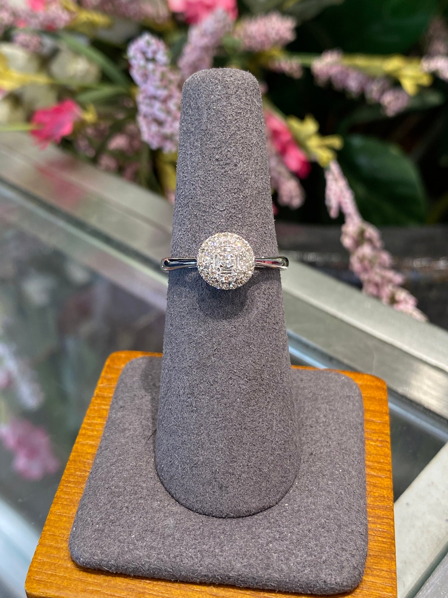 10k White Gold Diamond Ring