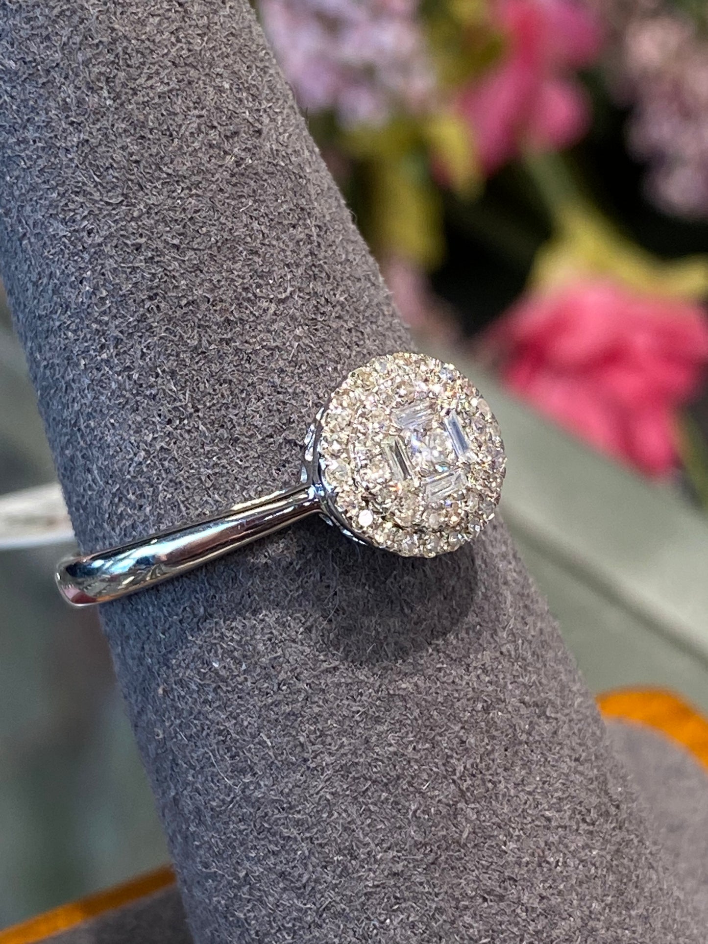 10k White Gold Diamond Ring