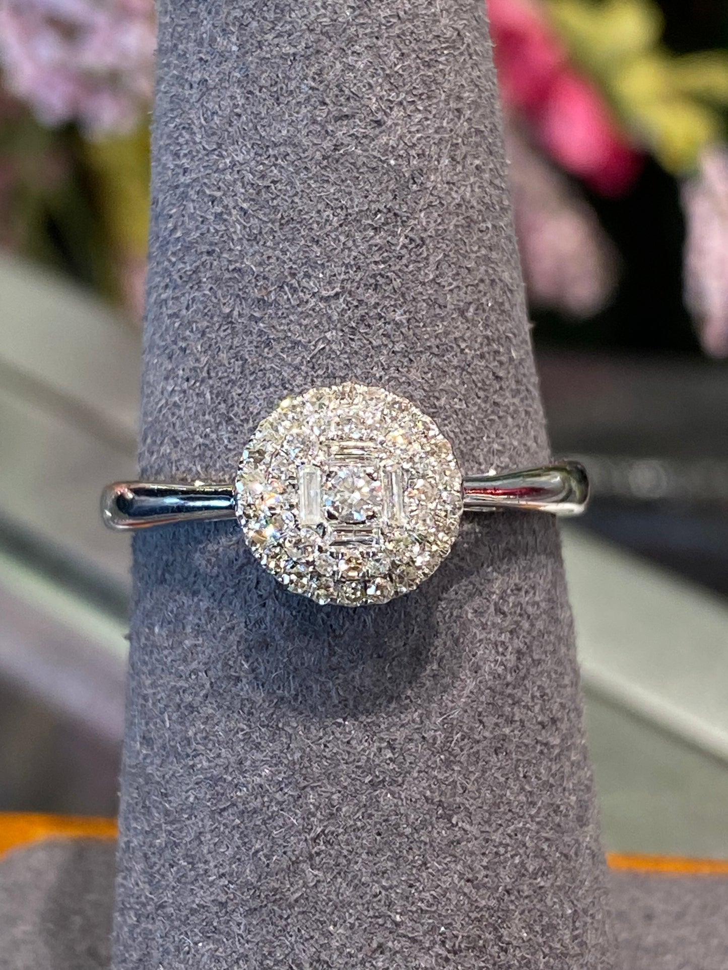 10k White Gold Diamond Ring