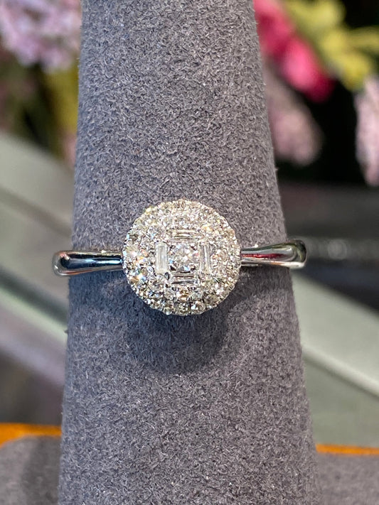 10k White Gold Diamond Ring