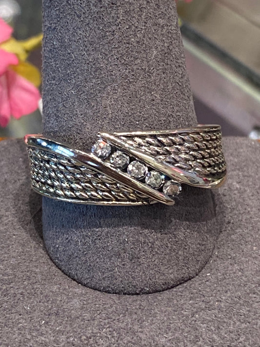 10k White Gold Diamond Ring