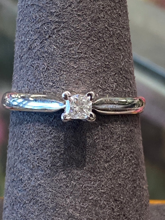 14k White Gold Diamond Engagement Ring
