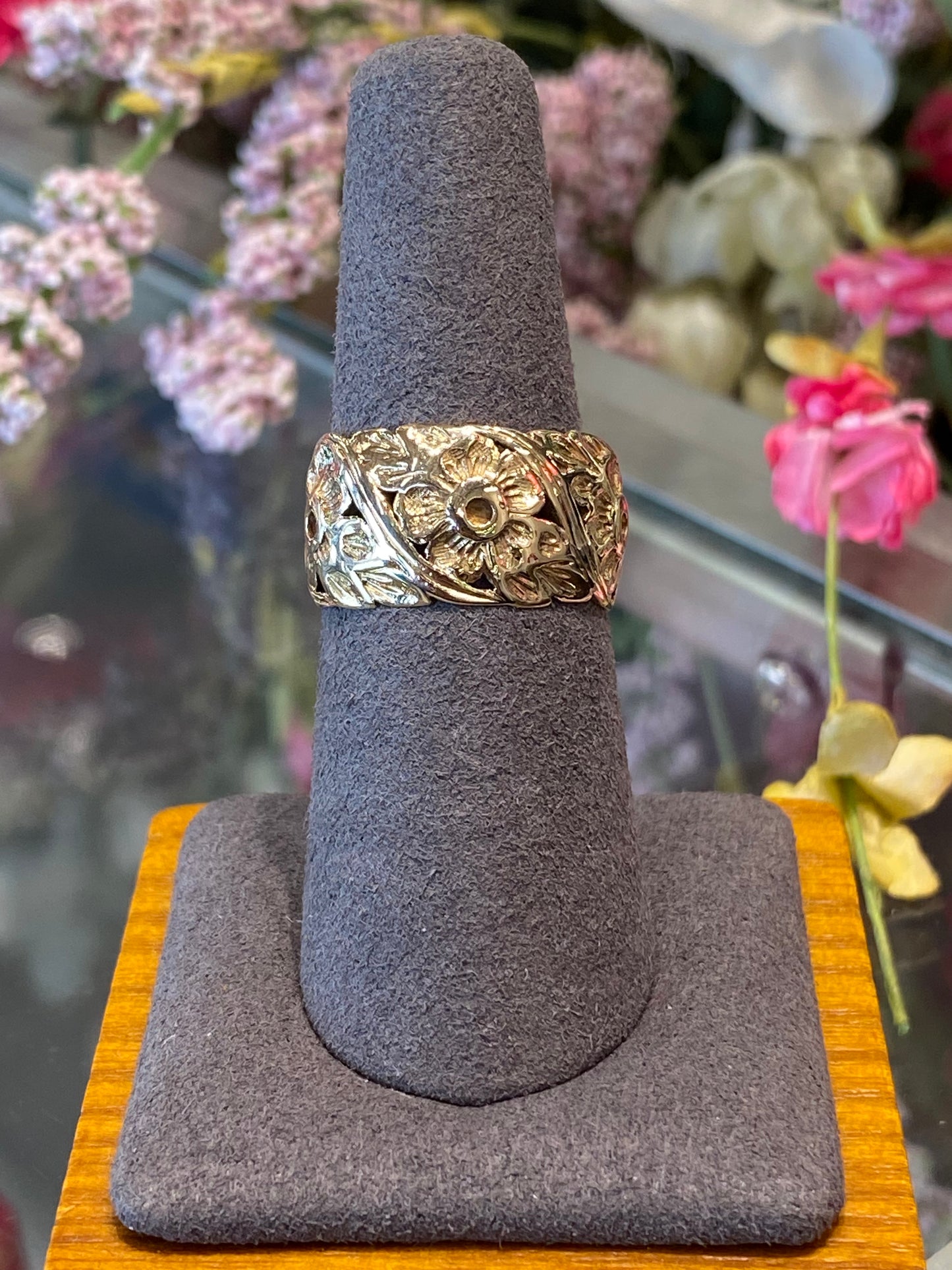 14k Yellow Gold Flower Band