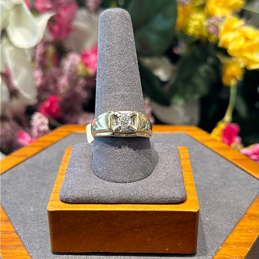 14k gold ring w/ Diamond