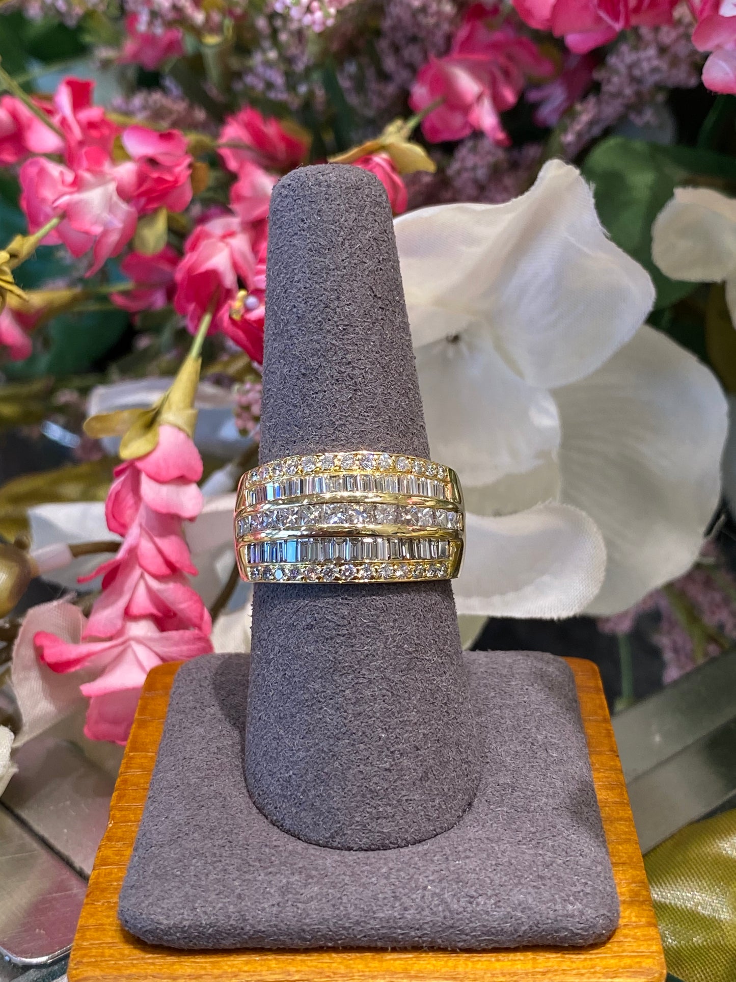 18k Yellow Gold Diamond Band