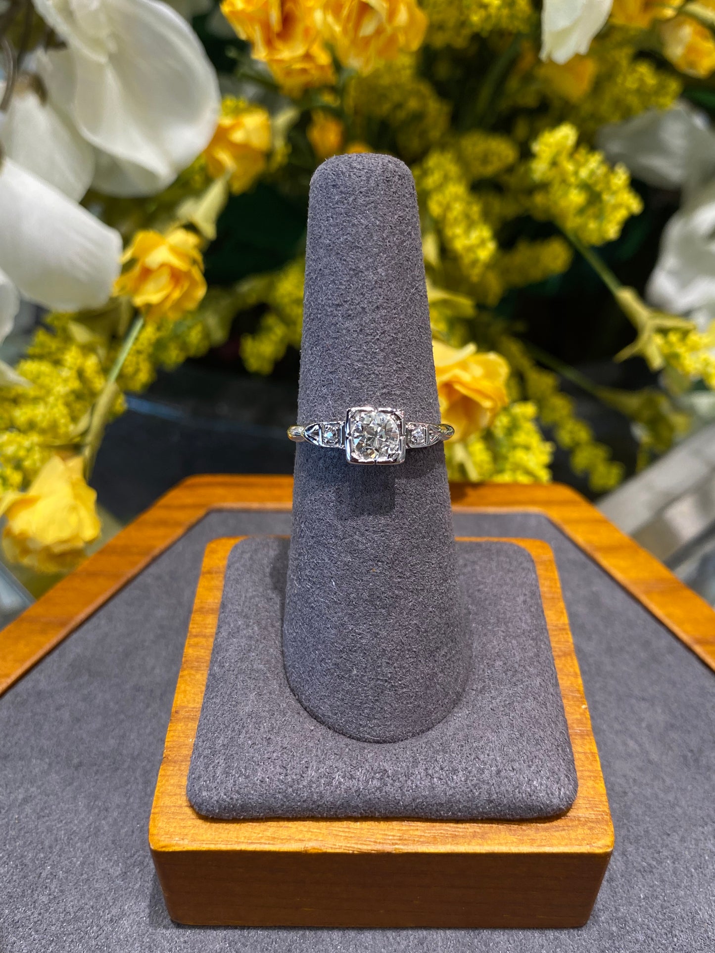 18k White Gold Engagement Ring