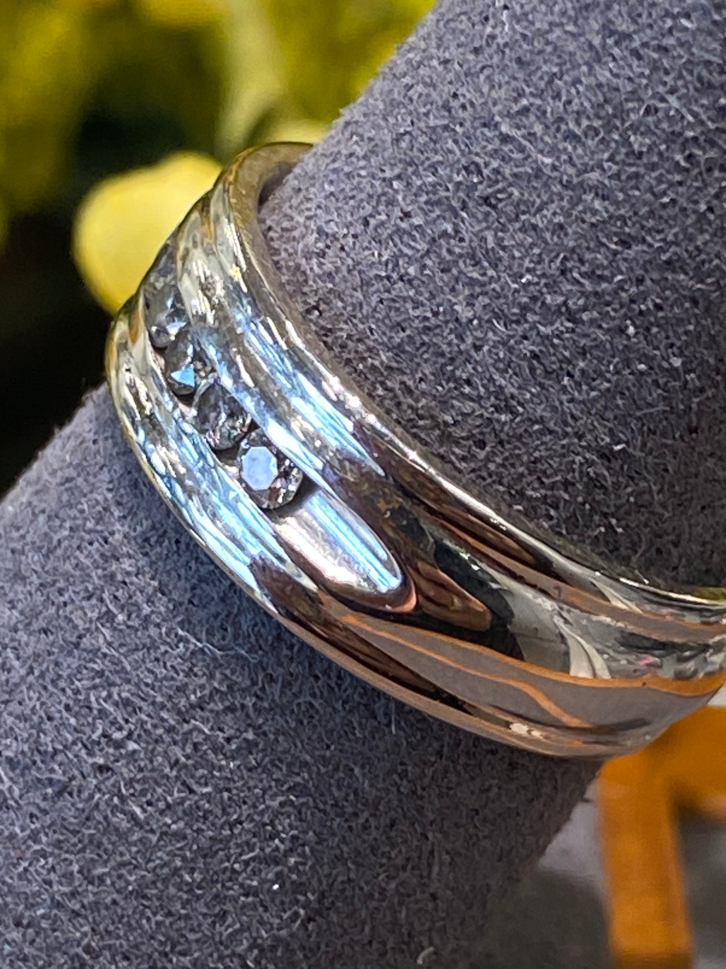 14k White Gold Band